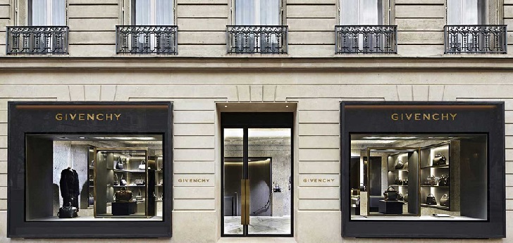Escaparate tienda Givenchy Givenchy se rinde al online y lanza su plataforma de ecommerce